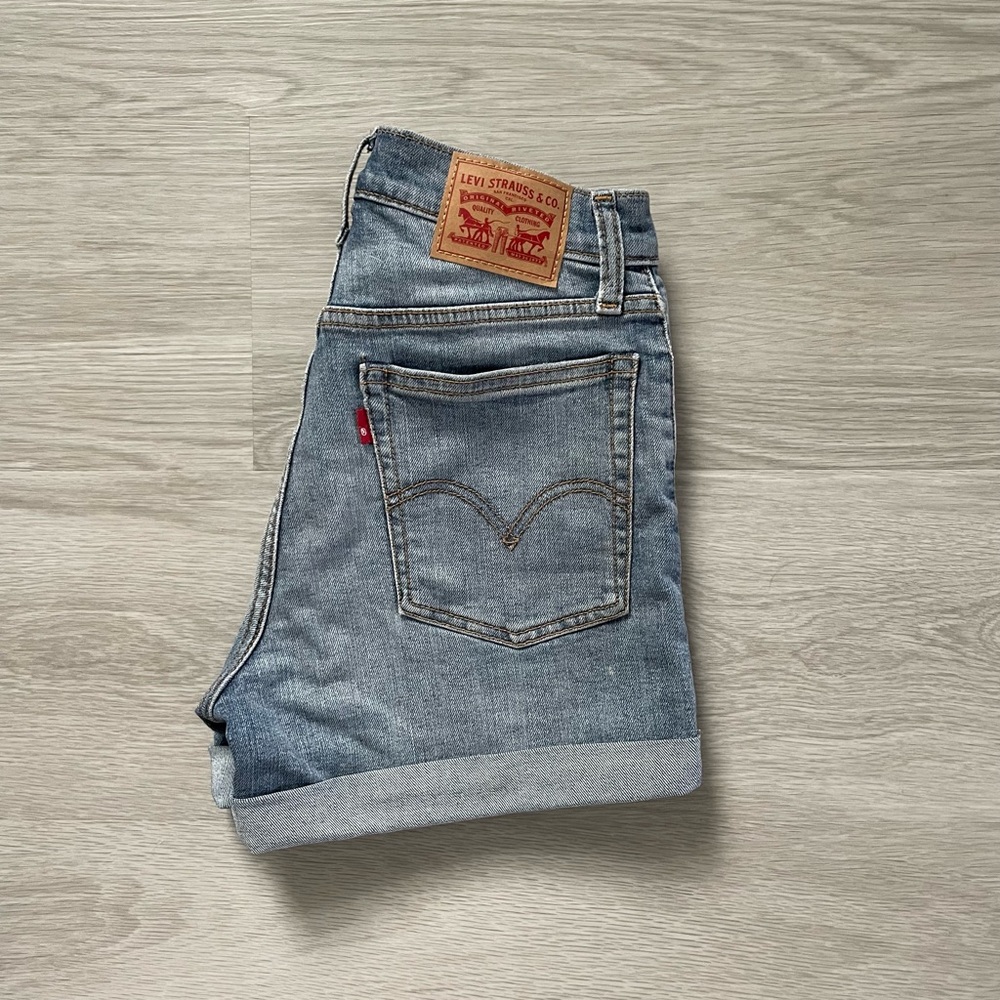 Levi’s Wedgie Light Wash Shorts